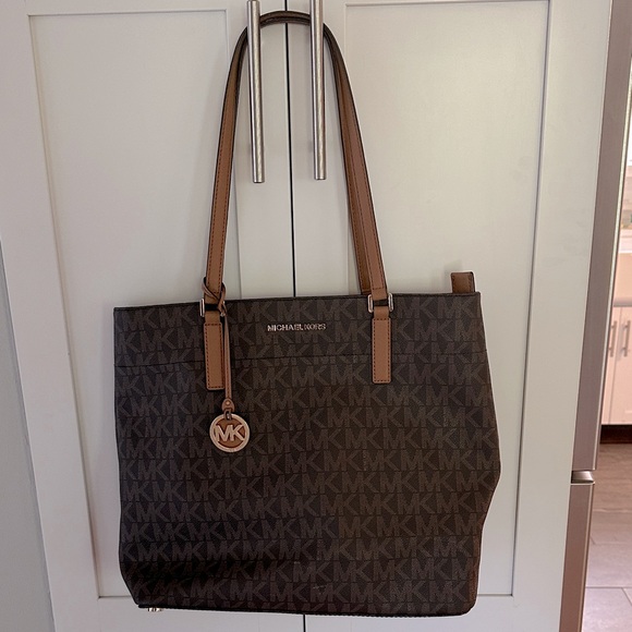Michael Kors Dark Brown Signature Tote. Like new - Picture 1 of 9